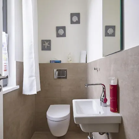 Prázdninový dům Reetland Am - Premium Reetdachvilla Mit 3 Schlafzimmern, Sauna Und Kamin E15 Dranske